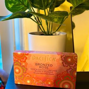 Pacifica Vegan Bronzer, very subtle and cute shade